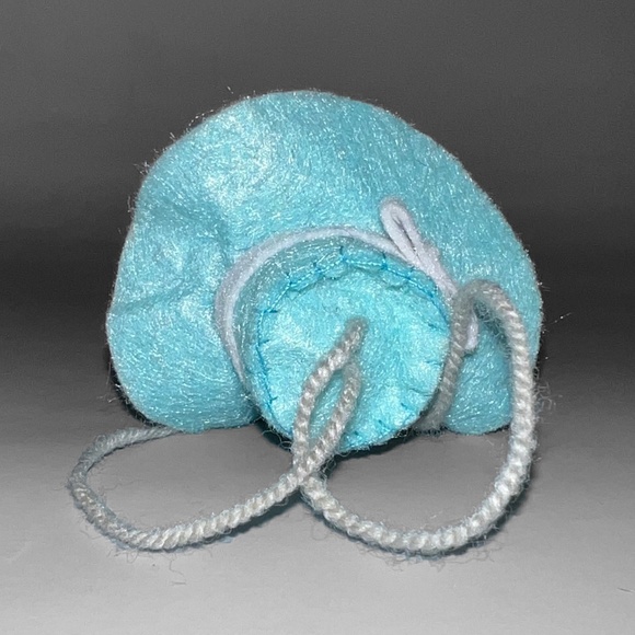 Queen Elizabeth II Ornament - Picture 4 of 5